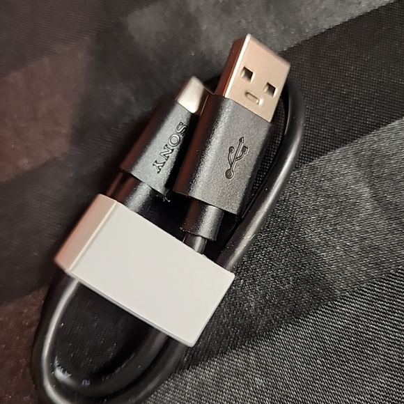 Sony XB100 Wireless Waterproof Bluetooth Speaker Hands Free Mic & Carry Strap - Picture 8 of 10